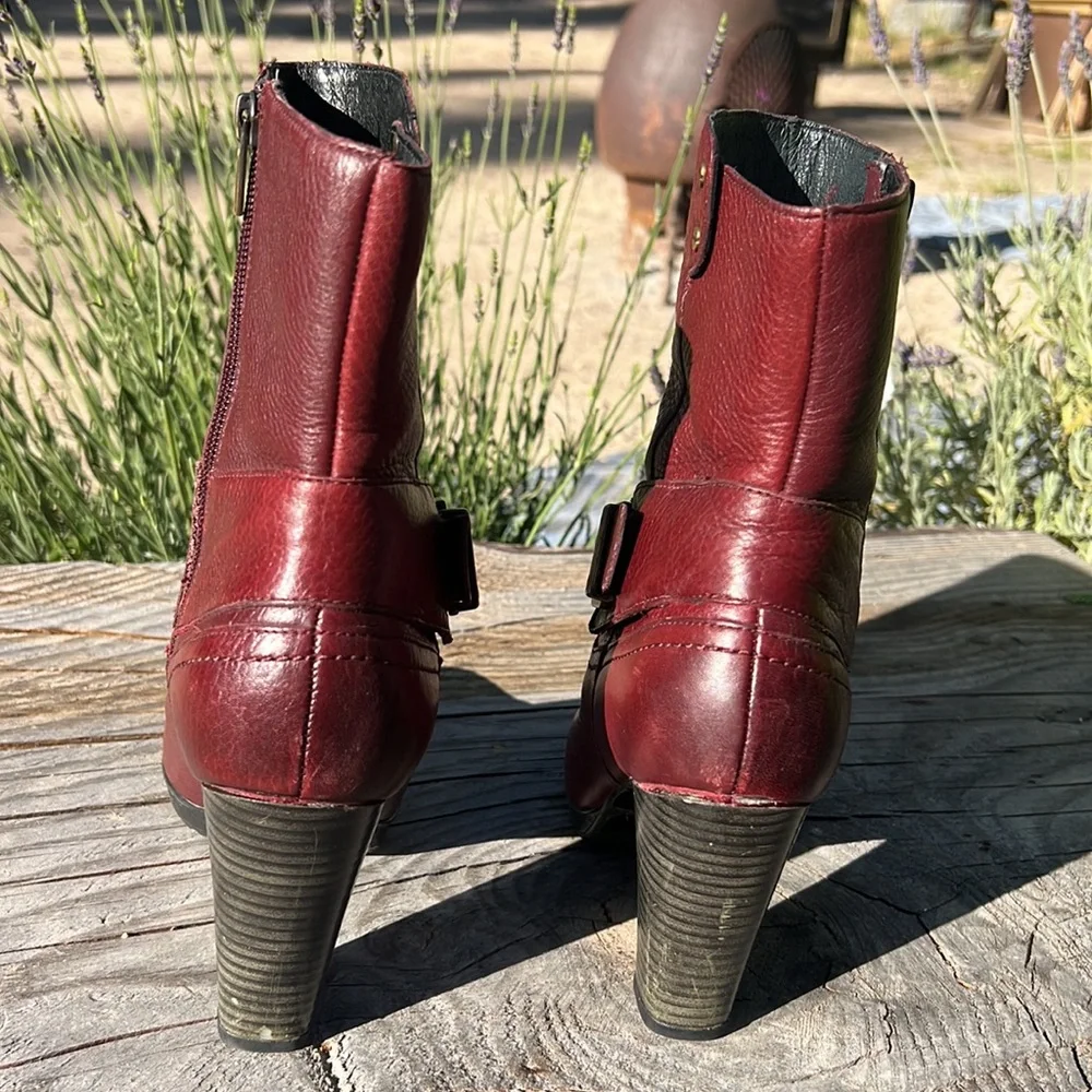 Clarks “Indigo” leather boots with heels.  Brass buckles woman’s size 6 - Picture 3 of 10